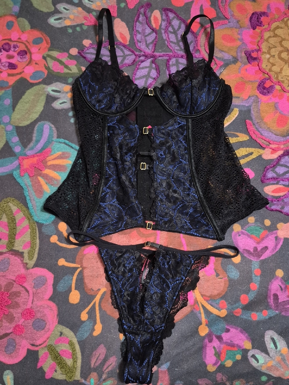Black Lace Bustier Set with Blue Embroidered Detail - Elegant Lingerie